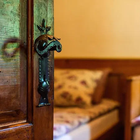 Traditional Homestead Guhar In Radovna *