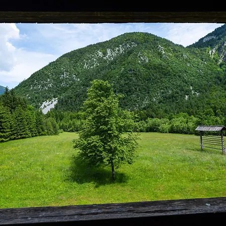 Semesterbostad Traditional Homestead Guhar In Radovna